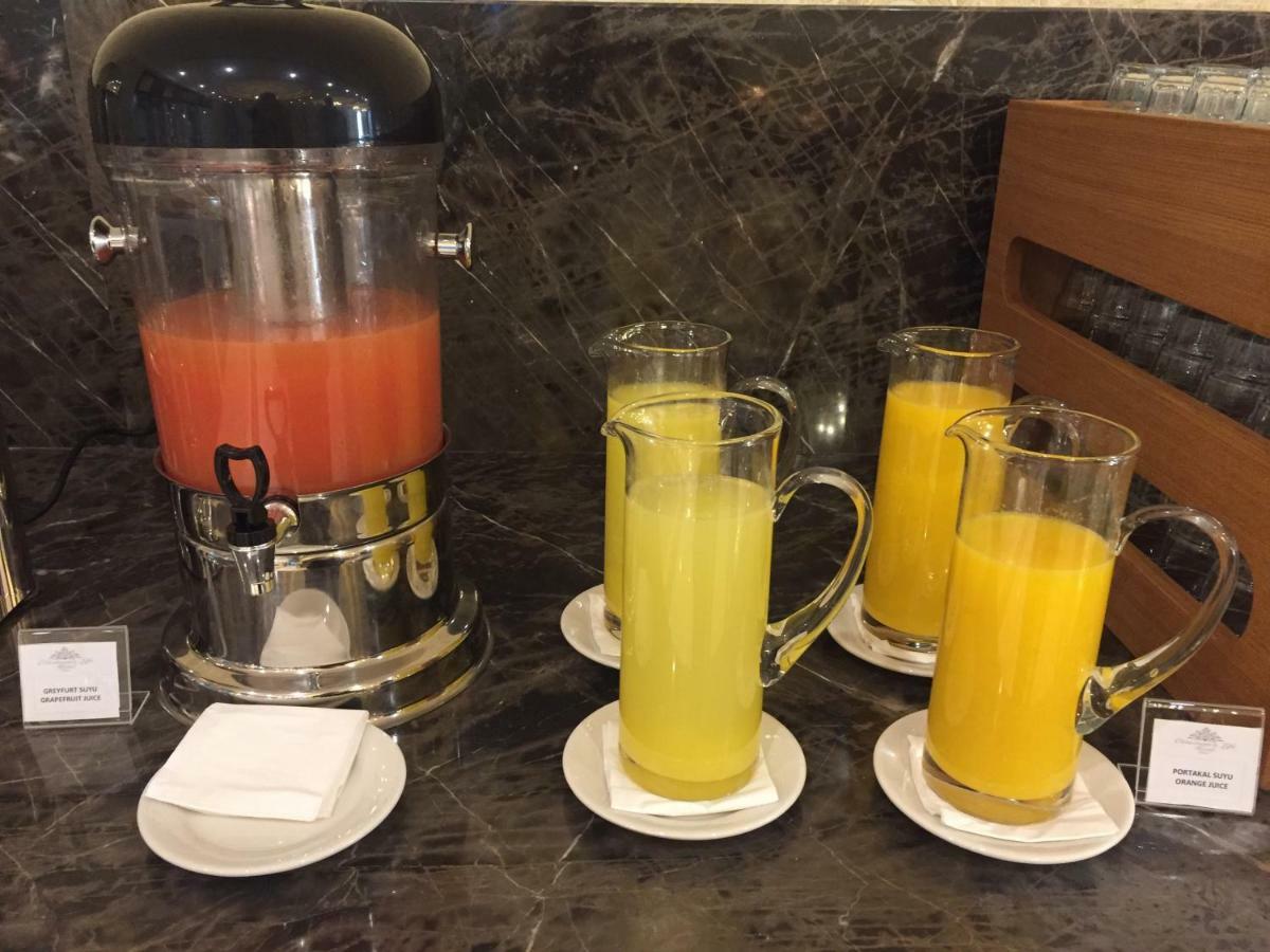 Ottoman'S Life Hotel Deluxe Istanbul Eksteriør bilde Juices at a buffet